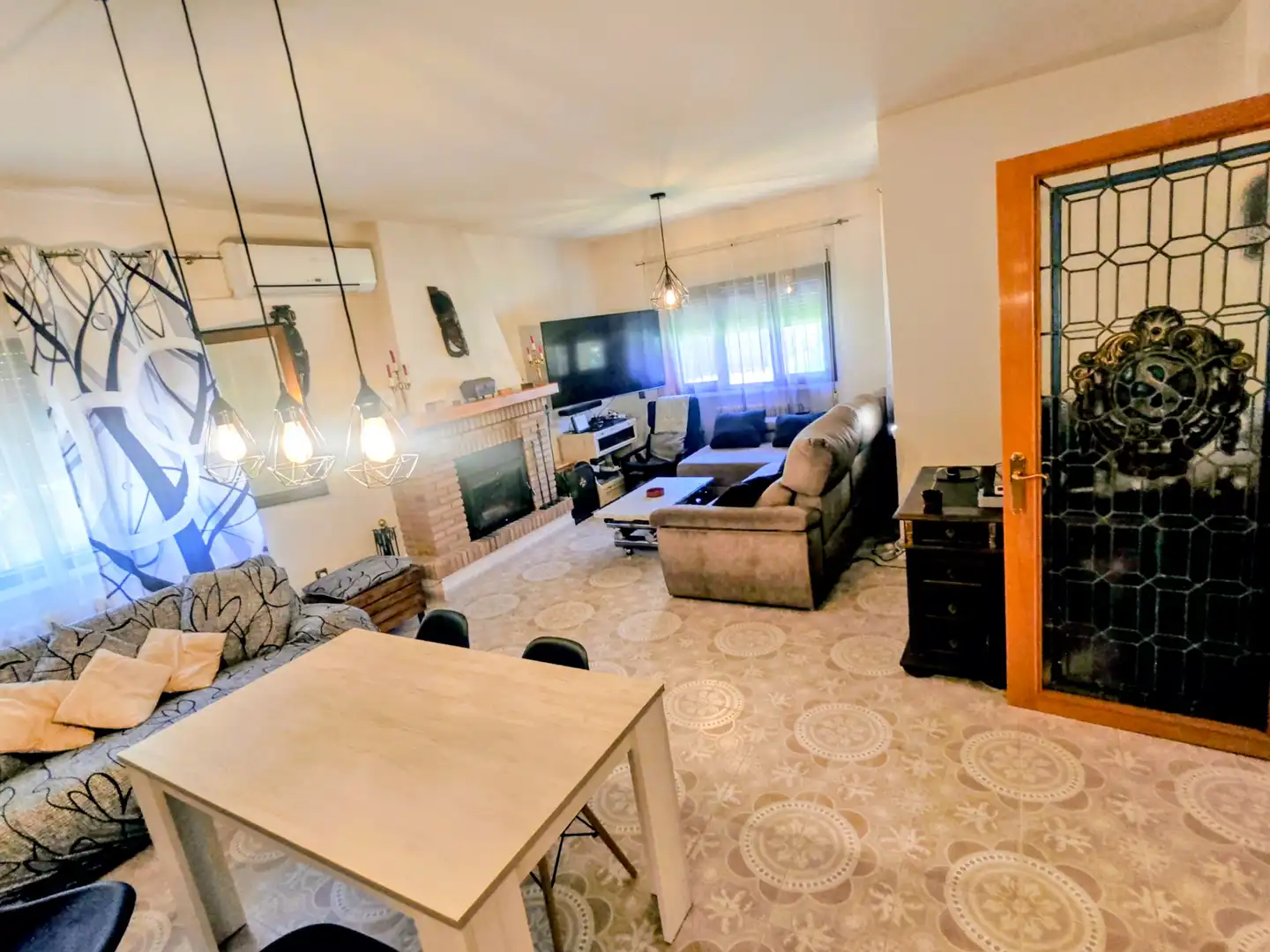 Sala de estar de Casa o chalet en venta en El Casar de Escalona con Aire acondicionado, Calefacción y Jardín privado