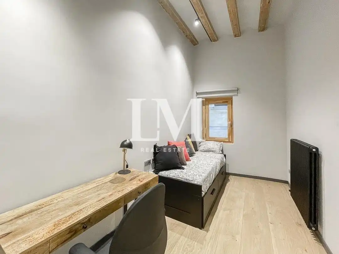 Dormitori de Apartament de lloguer en Barcelona amb Aire condicionat, Calefacció i Moblat
