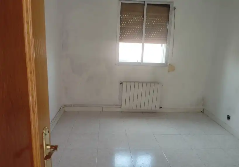 Pis en venda a C/ Sierra del Cadi, Palomeras Bajas