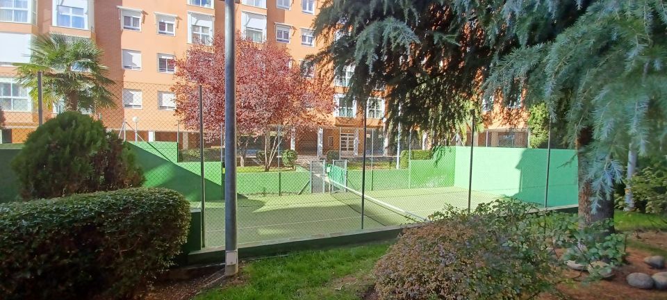 Parking of Flat to rent in  Madrid Capital  with Air Conditioner, Heating and Private garden