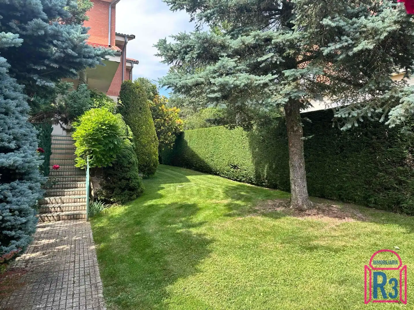 Jardí de Casa o xalet en venda en Sariegos amb Calefacció i Moblat