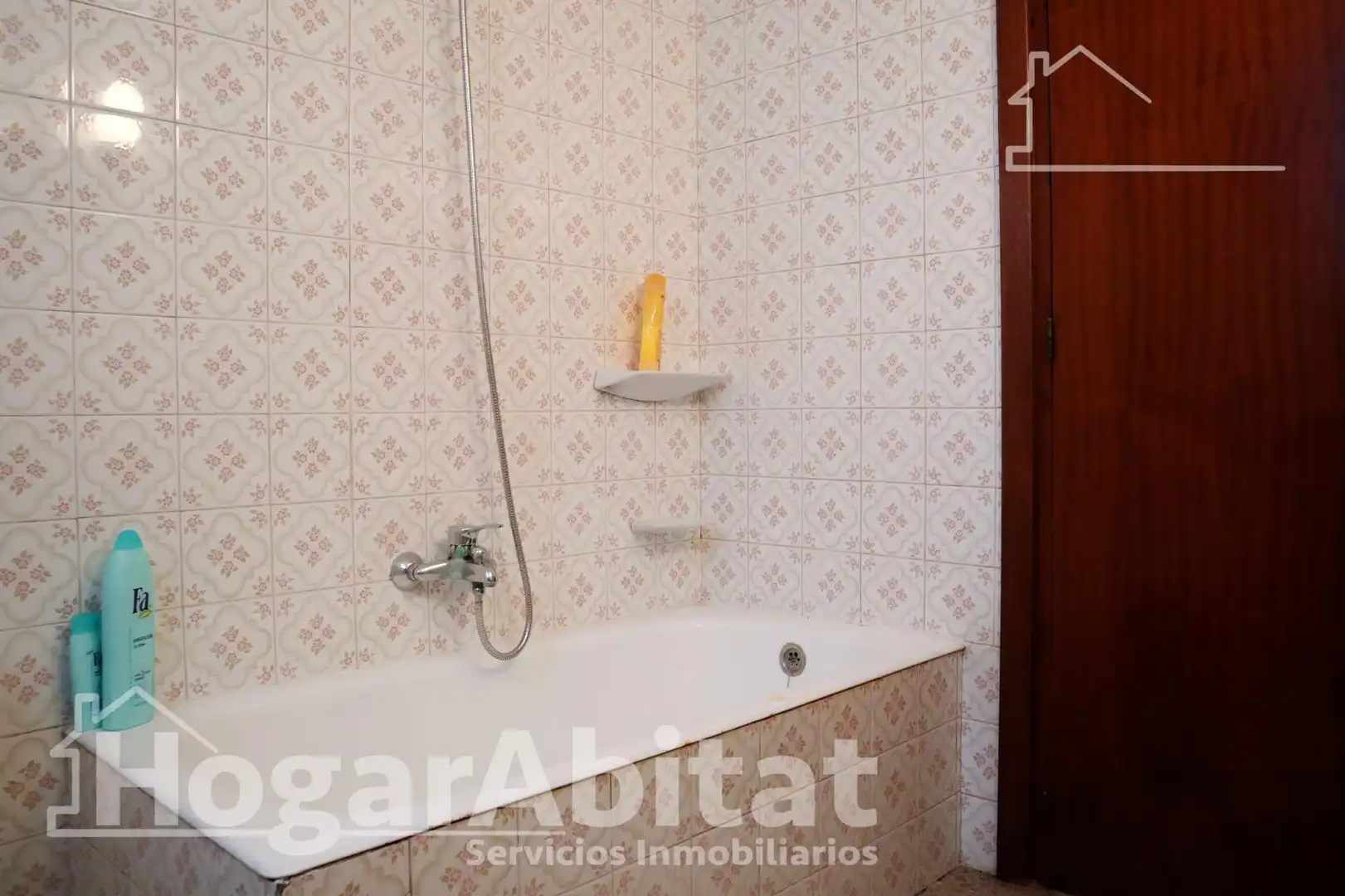 Baño de Piso en venta en Oliva con Terraza y Balcón