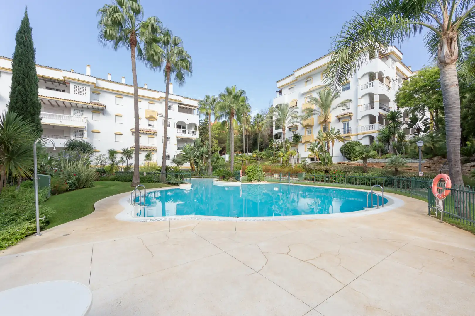 Außenansicht von Dachboden zum Verkauf in Marbella mit Klimaanlage, Heizung und Terrasse