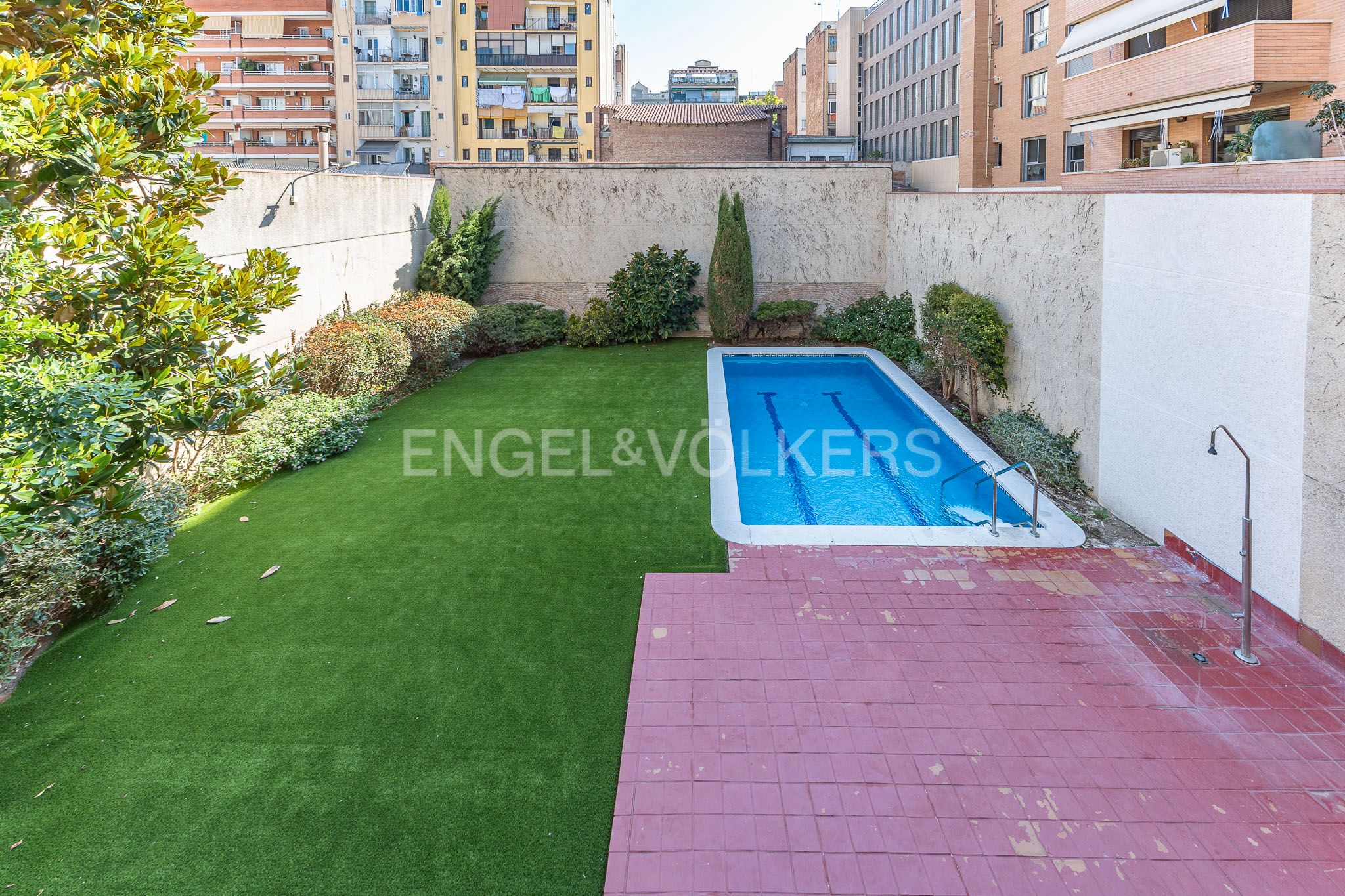 Swimming pool of Apartment for sale in  Barcelona Capital  with Air Conditioner, Heating and Private garden