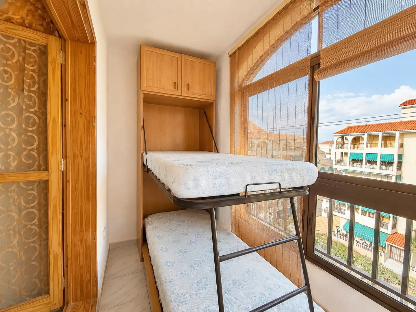Habitación de Estudio de alquiler en Torrevieja con Aire acondicionado, Piscina y Amueblado