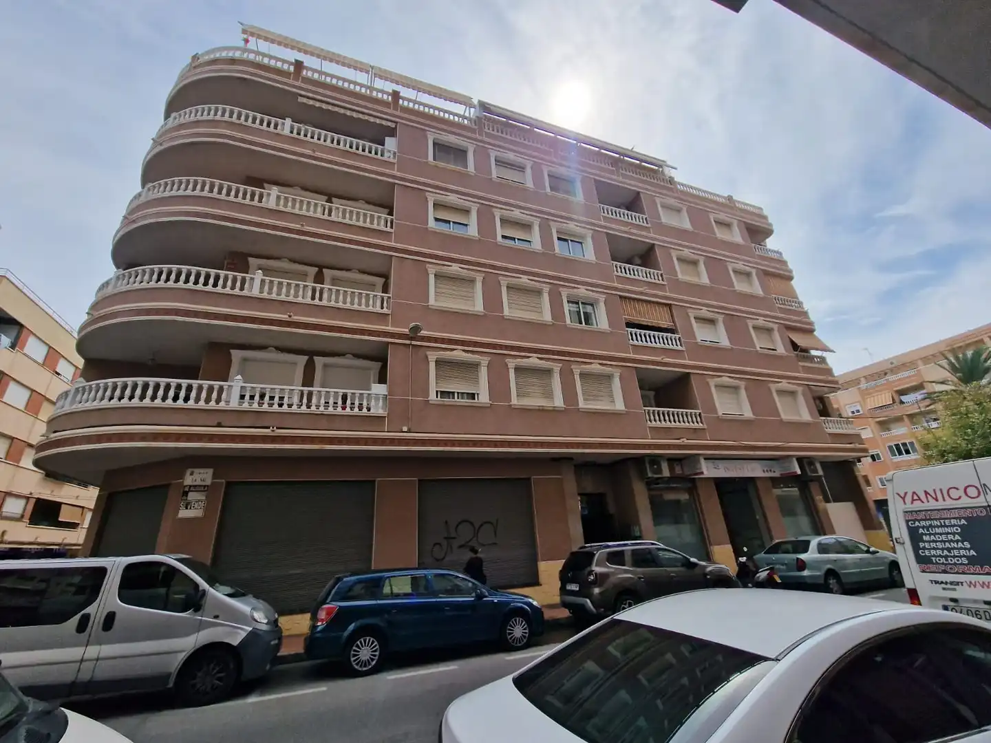 Vista exterior de Apartament en venda en Torrevieja amb Aire condicionat, Terrassa i Moblat