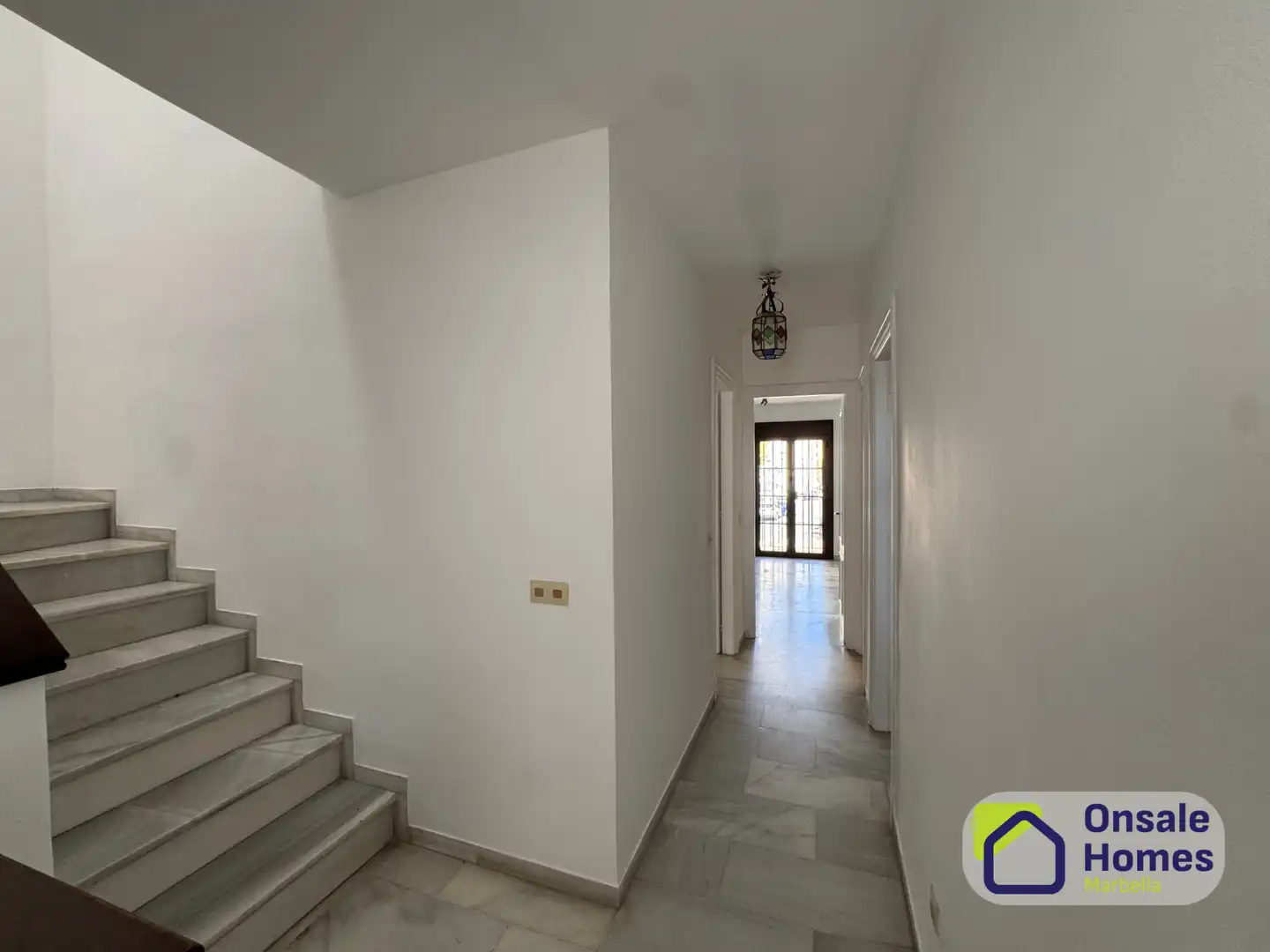 Casa adosada en venta en Marbella con Terraza, Balcón y Alarma