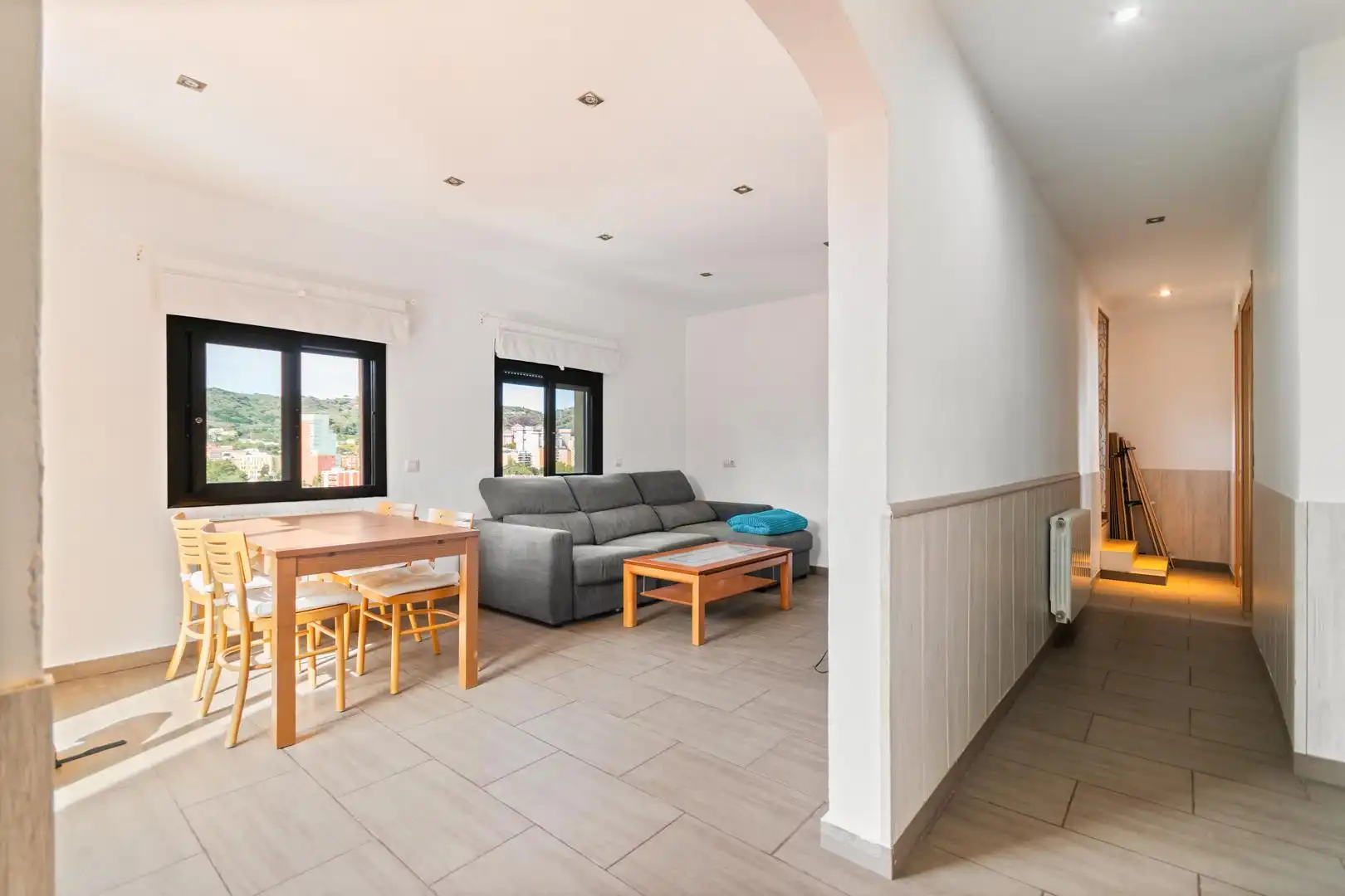 Wohnzimmer von Wohnung zum Verkauf in Barcelona mit Klimaanlage, Heizung und Terrasse