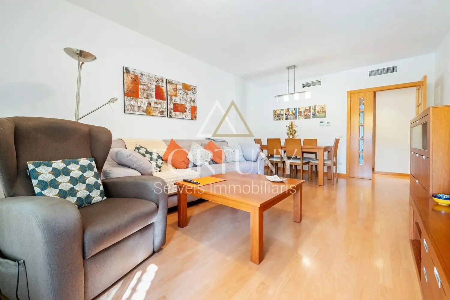 Wohnzimmer von Dachboden zum Verkauf in Reus mit Klimaanlage, Schwimmbad und Balkon