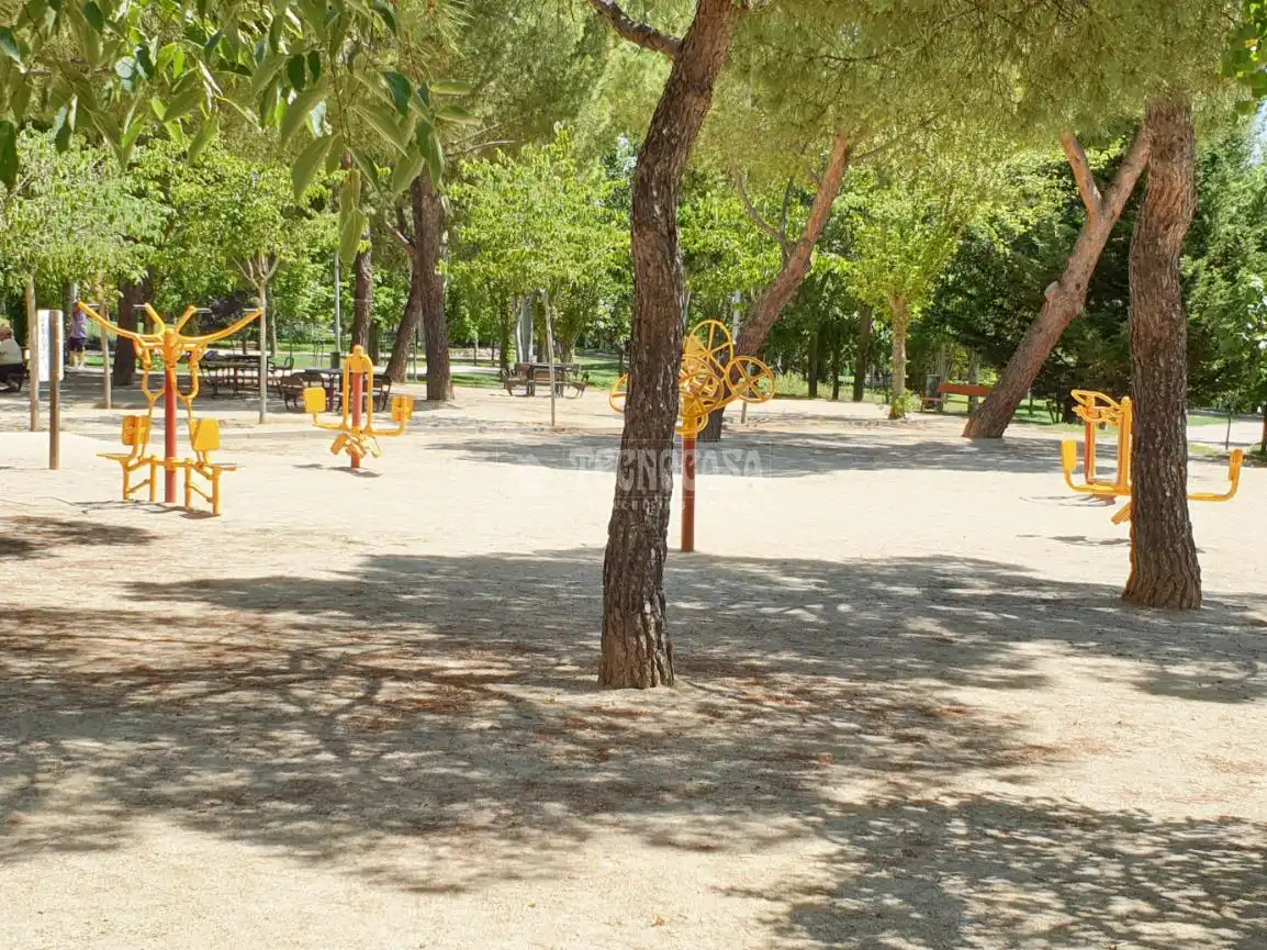 Außenansicht von Wohnung zum Verkauf in Fuenlabrada mit Heizung, Schwimmbad und Gemeinschaftspool