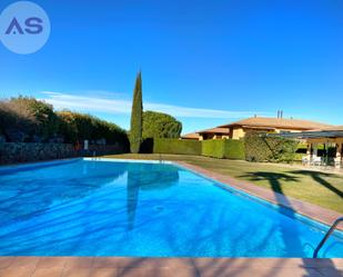 Piscina de Apartament de lloguer en Navata amb Aire condicionat i Terrassa