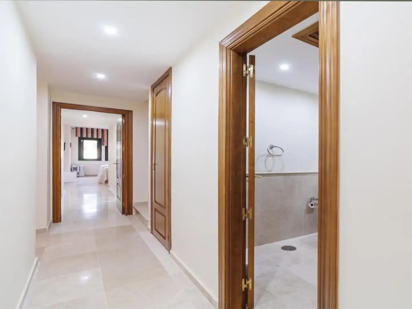 Badezimmer von Dachboden zum Verkauf in Estepona mit Klimaanlage