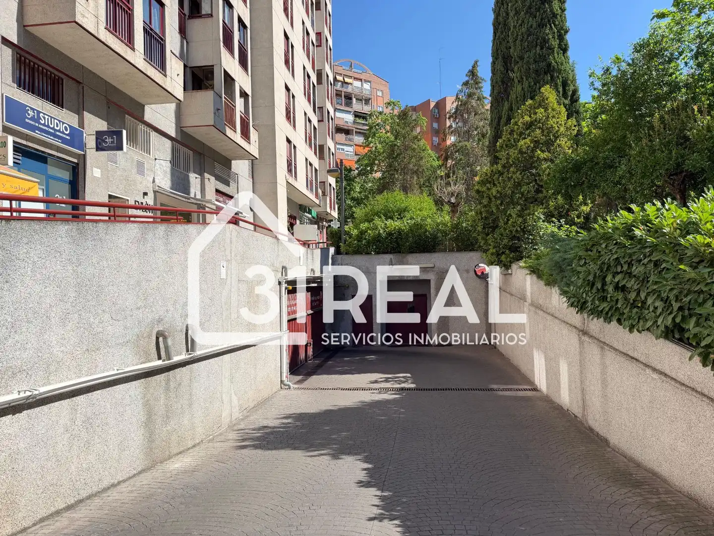 Vista exterior de Piso en venta en Madrid con Aire acondicionado, Calefacción y Jardín privado