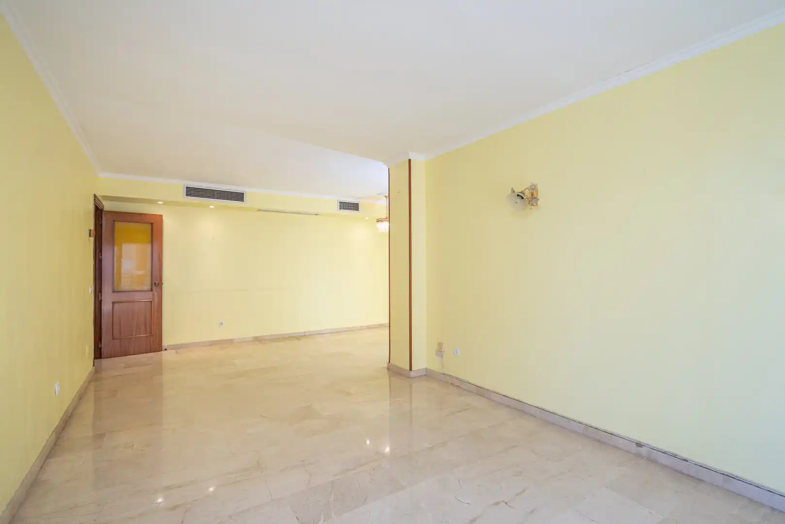 Flat for sale in Marbella  with Air Conditioner, Terrace and Community pool