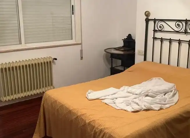 Dormitori de Pis en venda en Noia amb Moblat