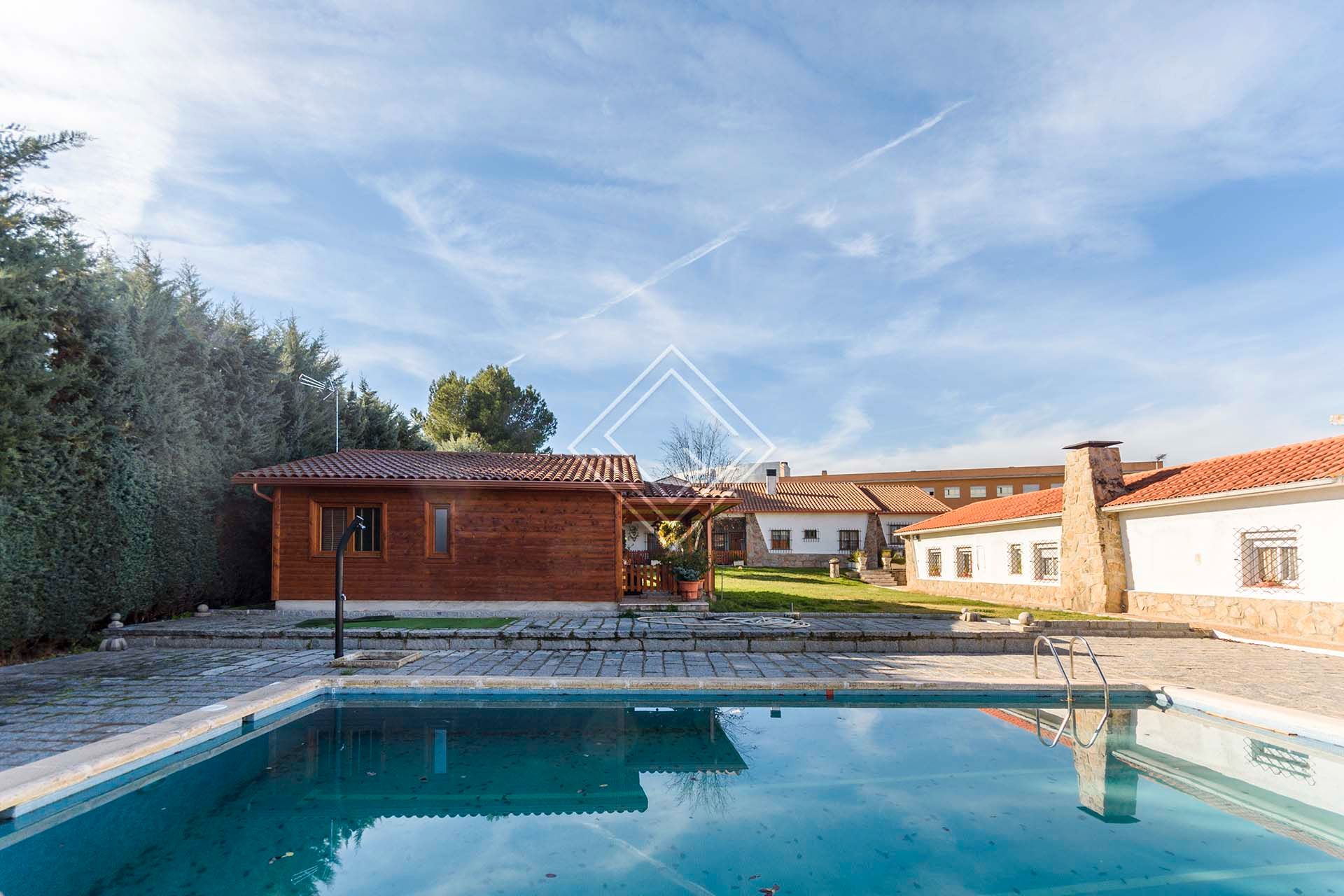 Piscina de Casa o chalet en venta en  Madrid Capital con Aire acondicionado, Jardín privado y Terraza