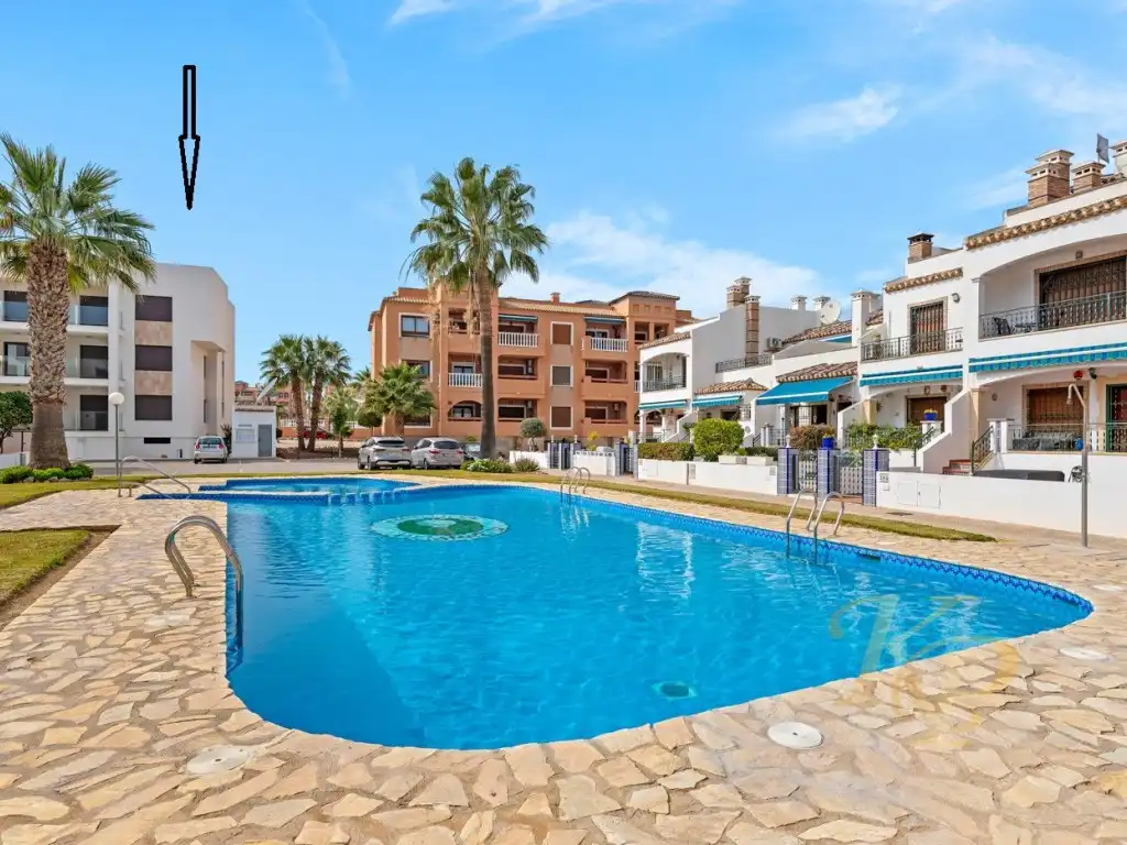 Piscina de Apartament en venda en Orihuela amb Aire condicionat i Jardí privat