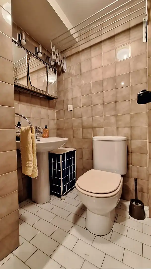 Baño de Piso de alquiler en Oviedo  con Calefacción, Parquet y Amueblado