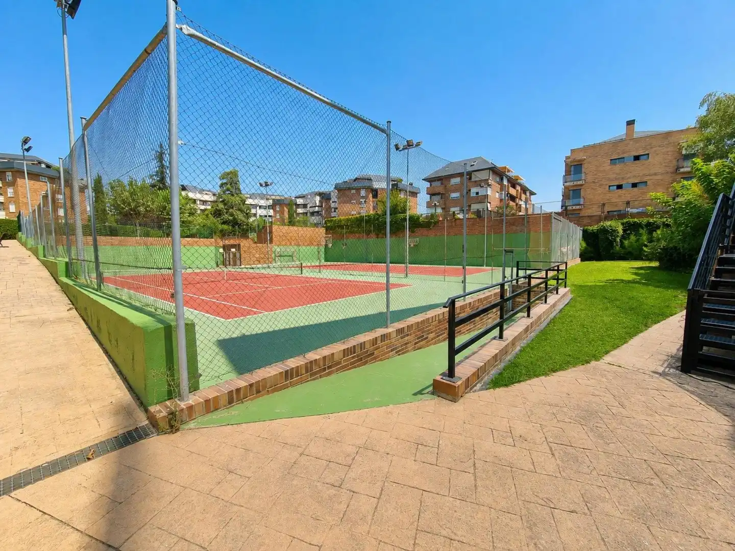 Parking de Piso en venta en Majadahonda con Calefacción, Terraza y Piscina comunitaria
