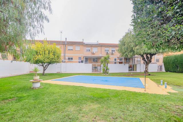 Casa adosada en Venta en Residencial Triana - Barrio Alto