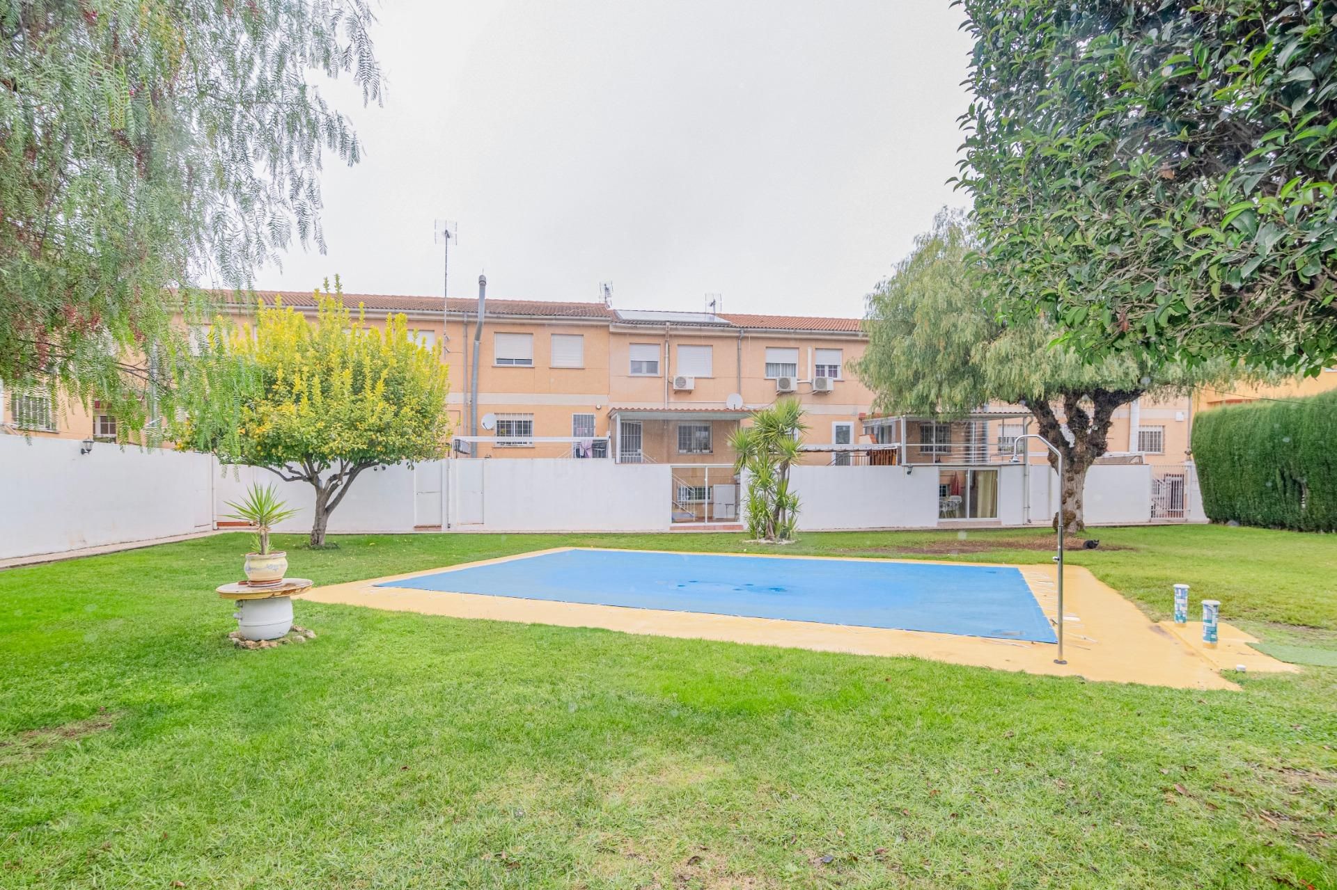 Piscina de Casa adosada en venta en Las Gabias