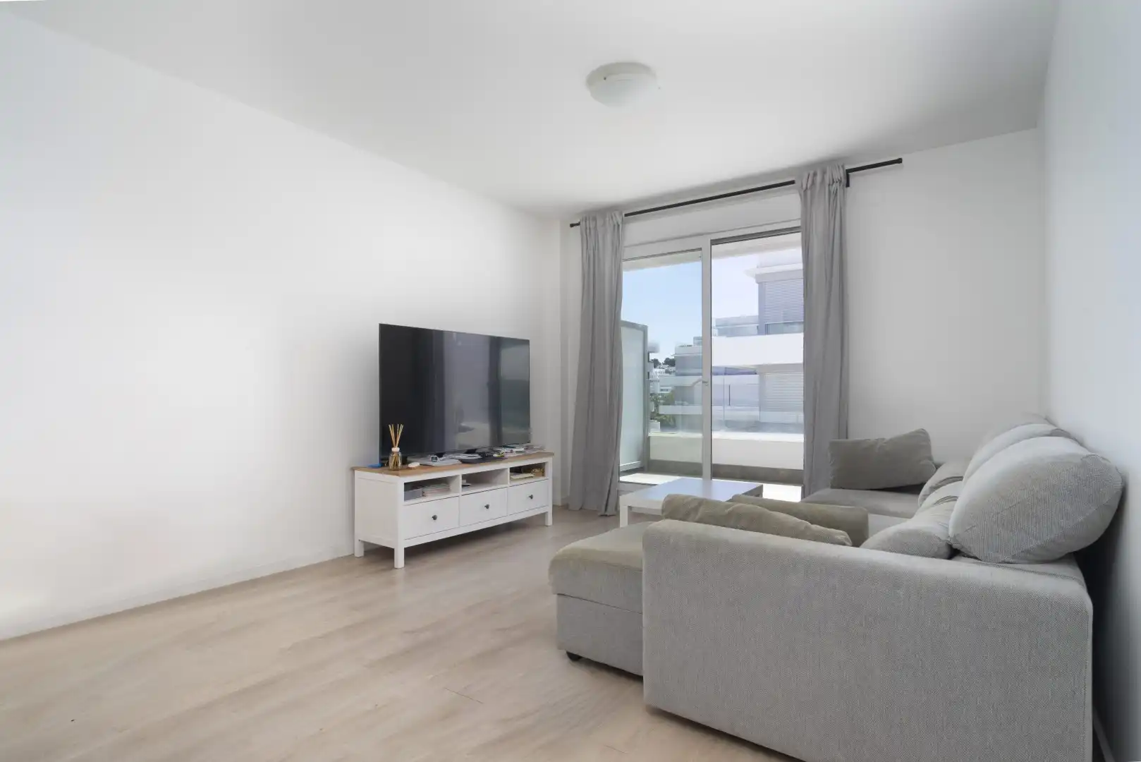 Wohnzimmer von Wohnungen zum Verkauf in Marbella mit Klimaanlage, Terrasse und Abstellraum