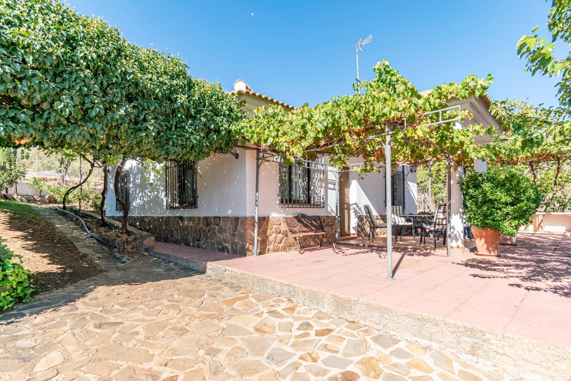 Außenansicht von Country house zum verkauf in La Peza mit Privatgarten, Terrasse und Abstellraum