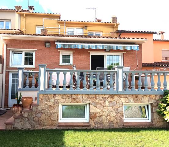 Casa adosada en Alquiler en Mont-ras