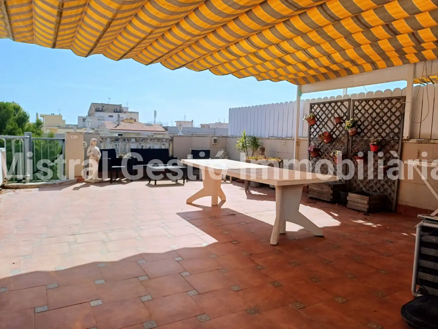 Terrasse von Dachboden zum Verkauf in Calafell mit Klimaanlage, Terrasse und Abstellraum