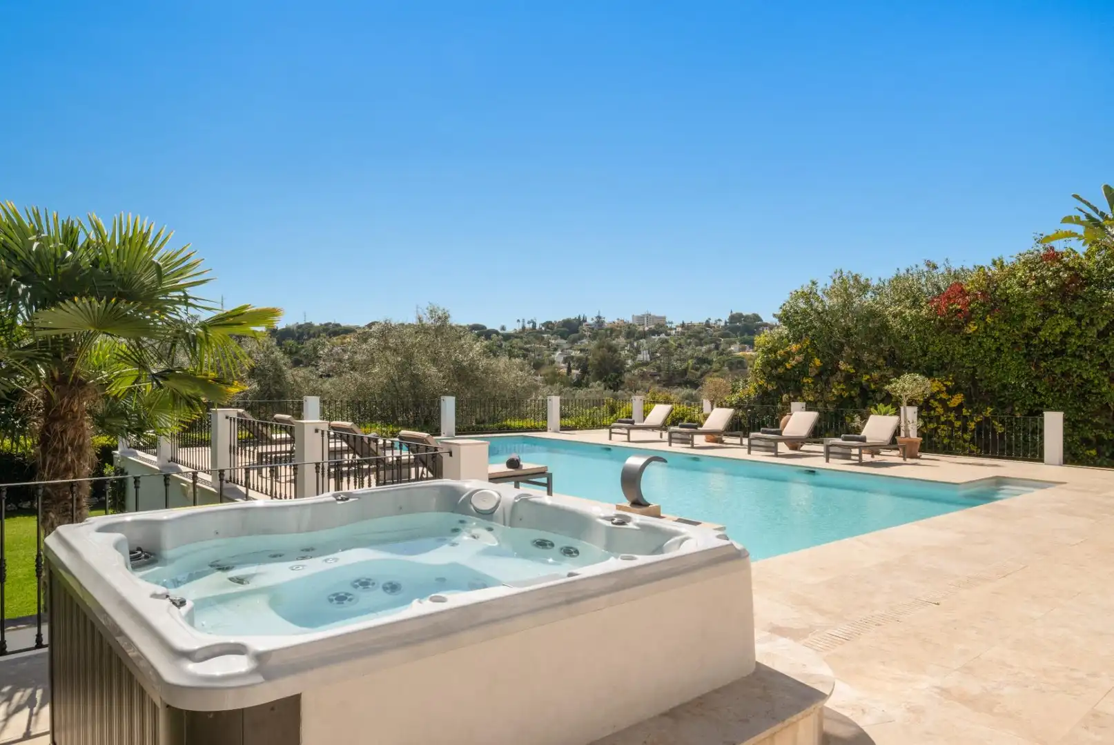 Villa mit Pool zum Verkauf in Nueva Andalucía, imagen 6