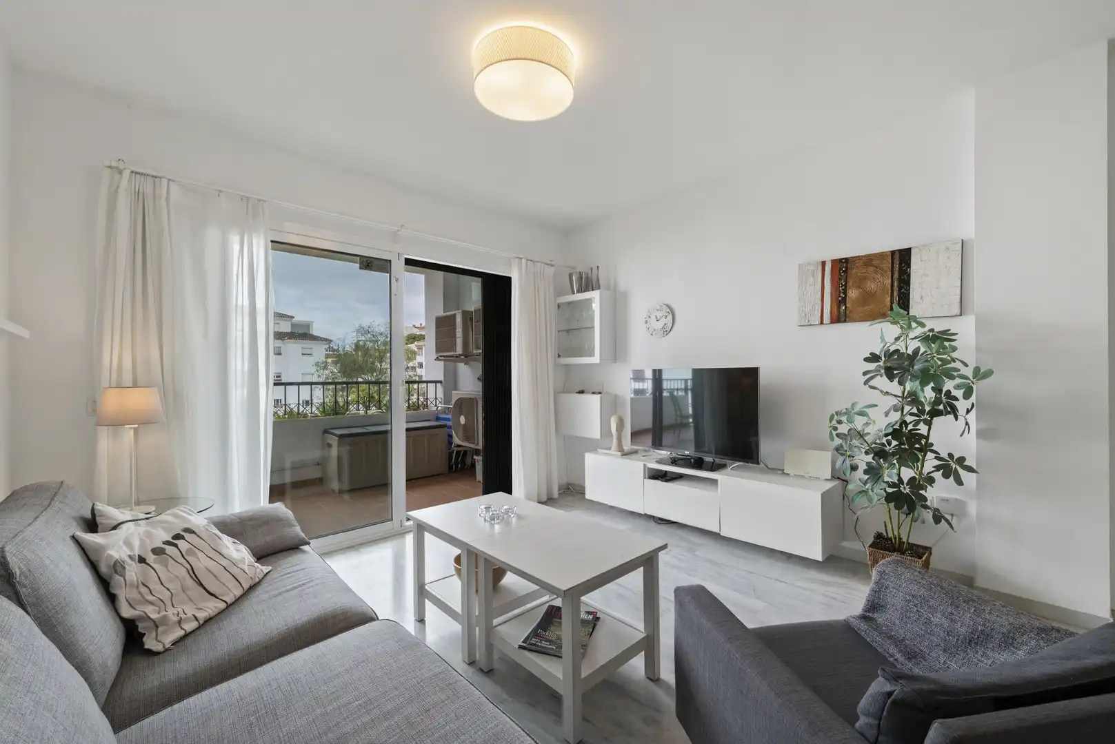 Living room of Ground floor for sale in Mijas  with Air Conditioner, Terrace and Swimming Pool