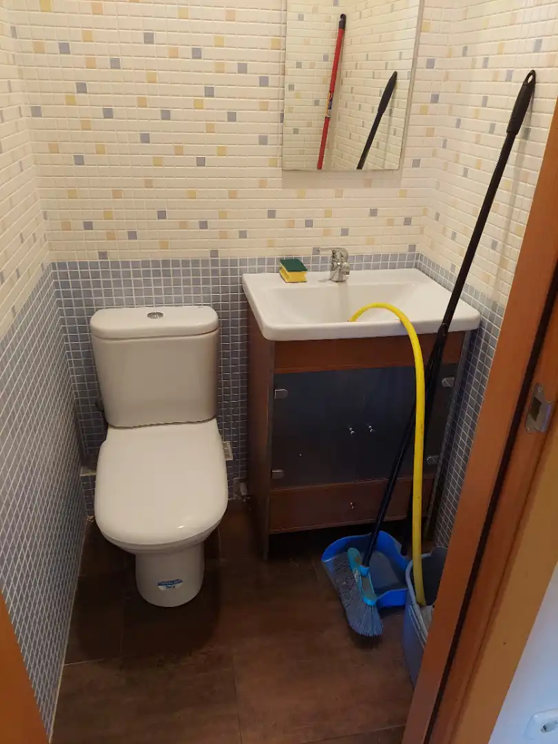 Bany de Local de lloguer en Ripoll amb Aire condicionat i Internet