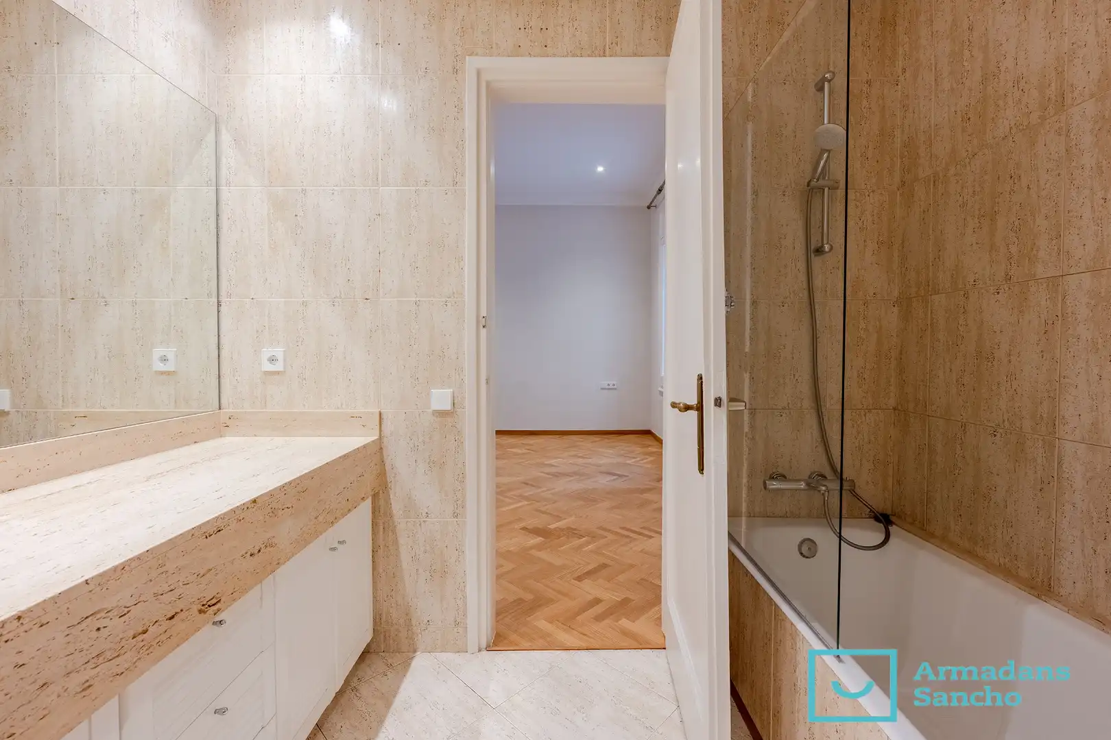 Bathroom of Ground floor for rent in Barcelona  with Private garden and Oven