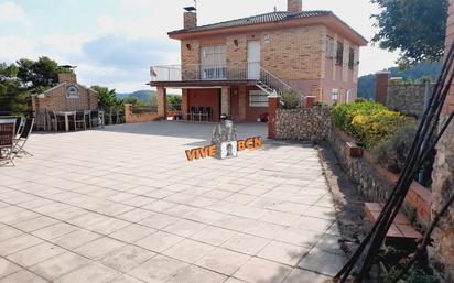 Vista exterior de Casa o xalet en venda en Vallirana amb Aire condicionat, Terrassa i Balcó