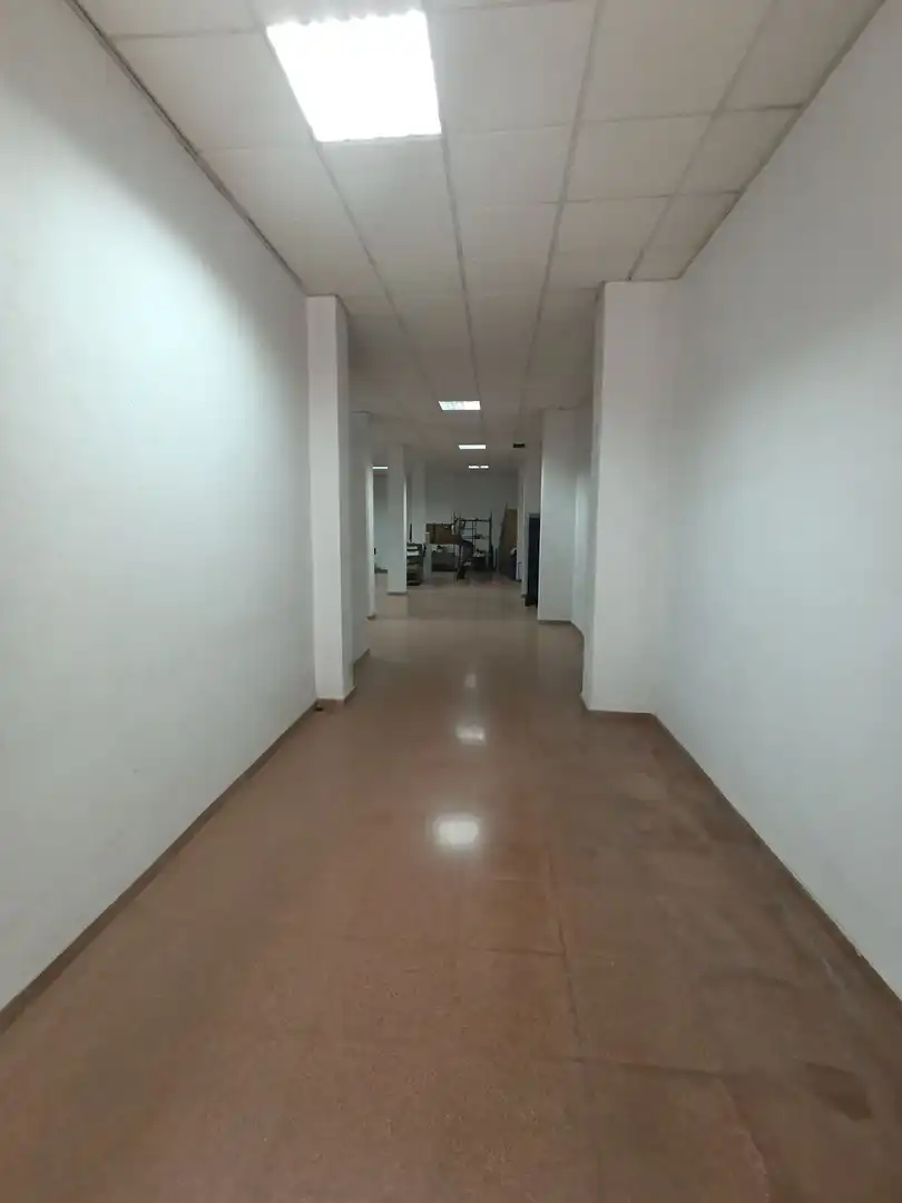 Local comercial en venta en Linarejos, imagen 3