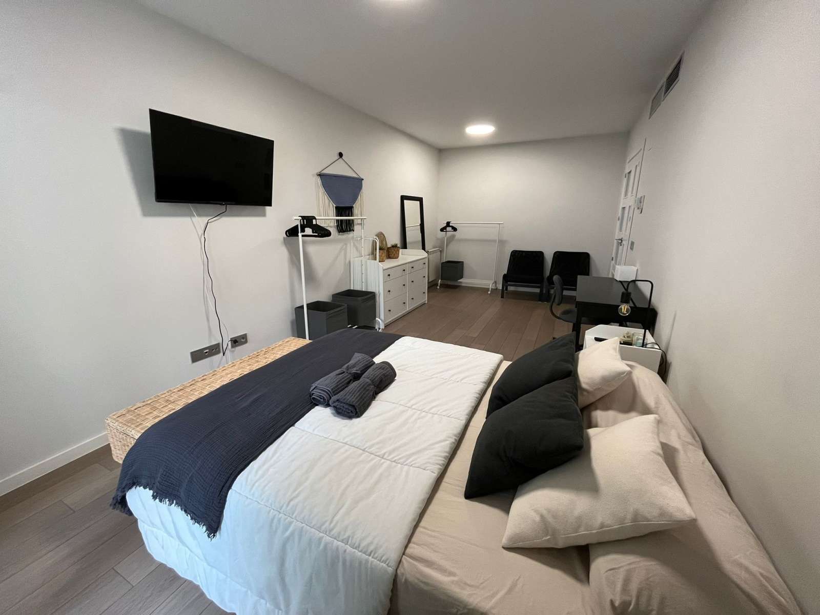 Bedroom of Flat to share in  Madrid Capital  with Air Conditioner, Heating and Terrace