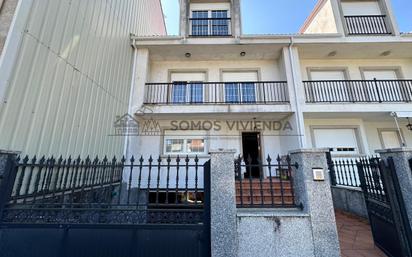 Vista exterior de Casa adosada en venda en O Carballiño   amb Terrassa