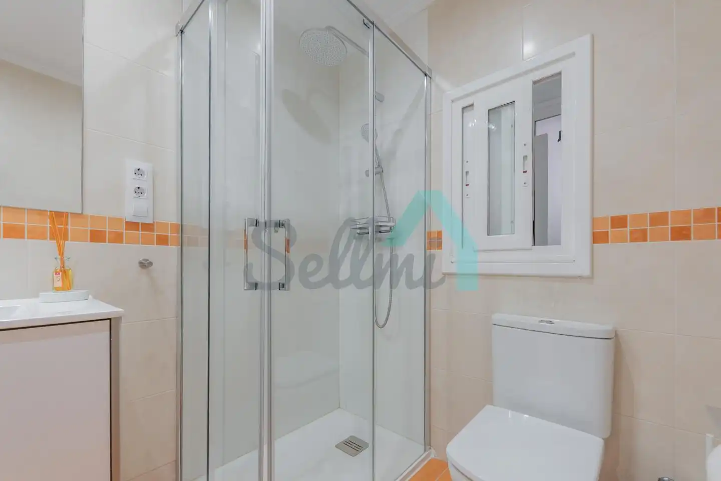 Baño de Piso para compartir en Oviedo  con Calefacción y Amueblado