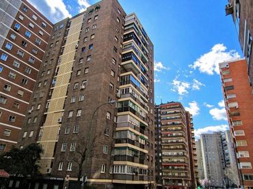 Pis amb ascensor en venda a Calle de Fermín Caballero