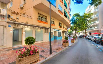 Vista exterior de Local de lloguer en Marbella amb Aire condicionat i Moblat