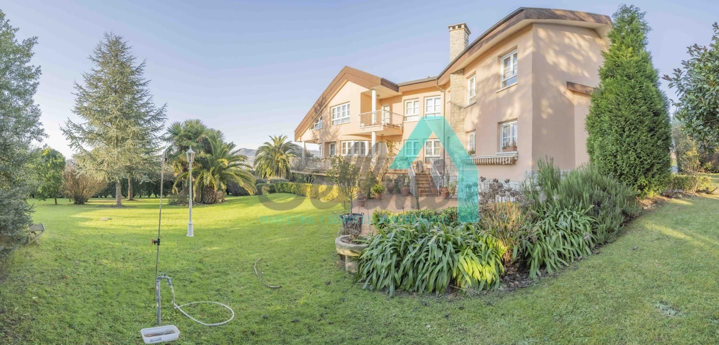 Garden of House or chalet for sale in Oviedo   with Heating, Private garden and Parquet flooring