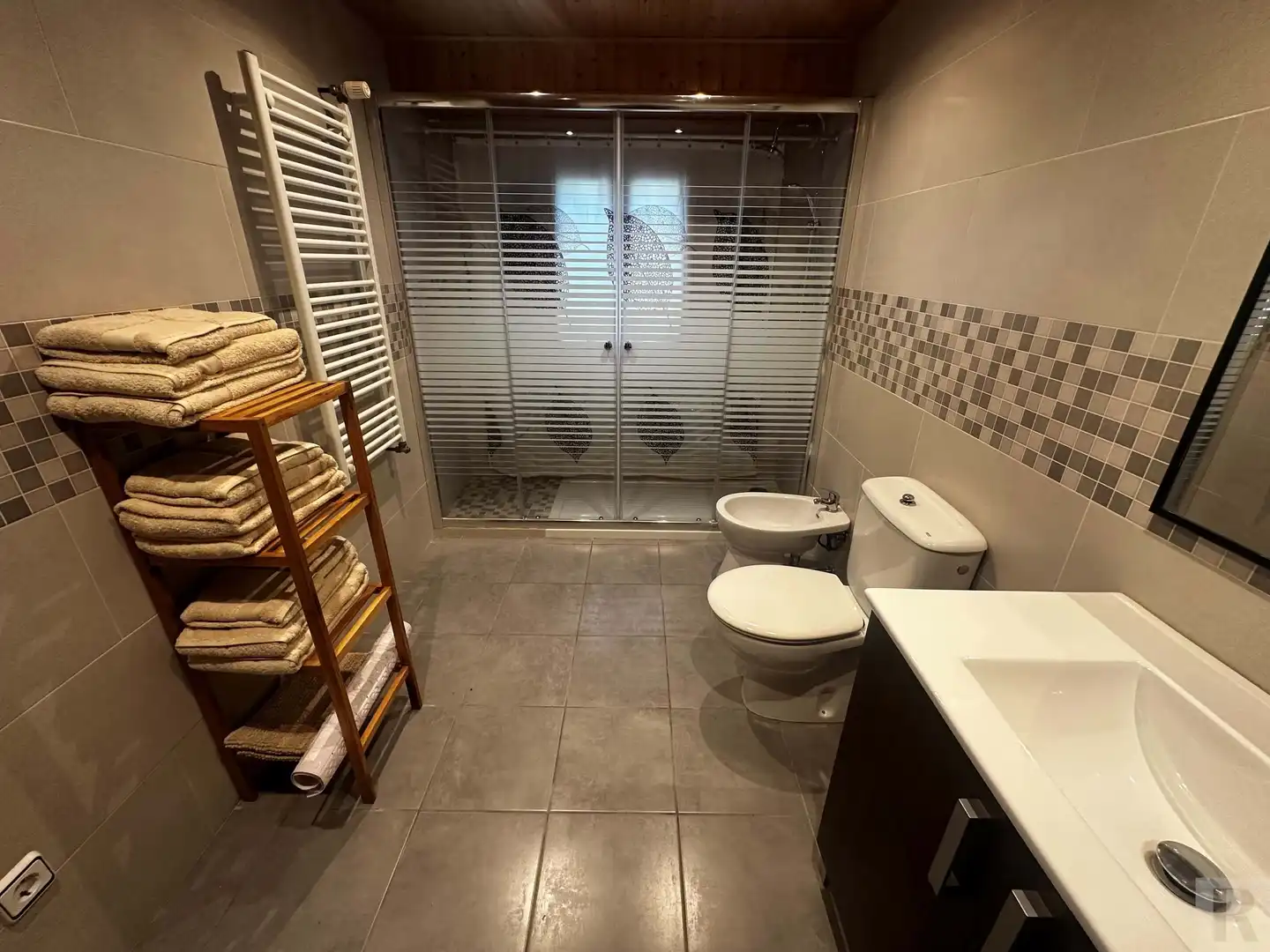 Badezimmer von Einfamilien-Reihenhaus zur Miete in Vallcebre mit Heizung und Terrasse