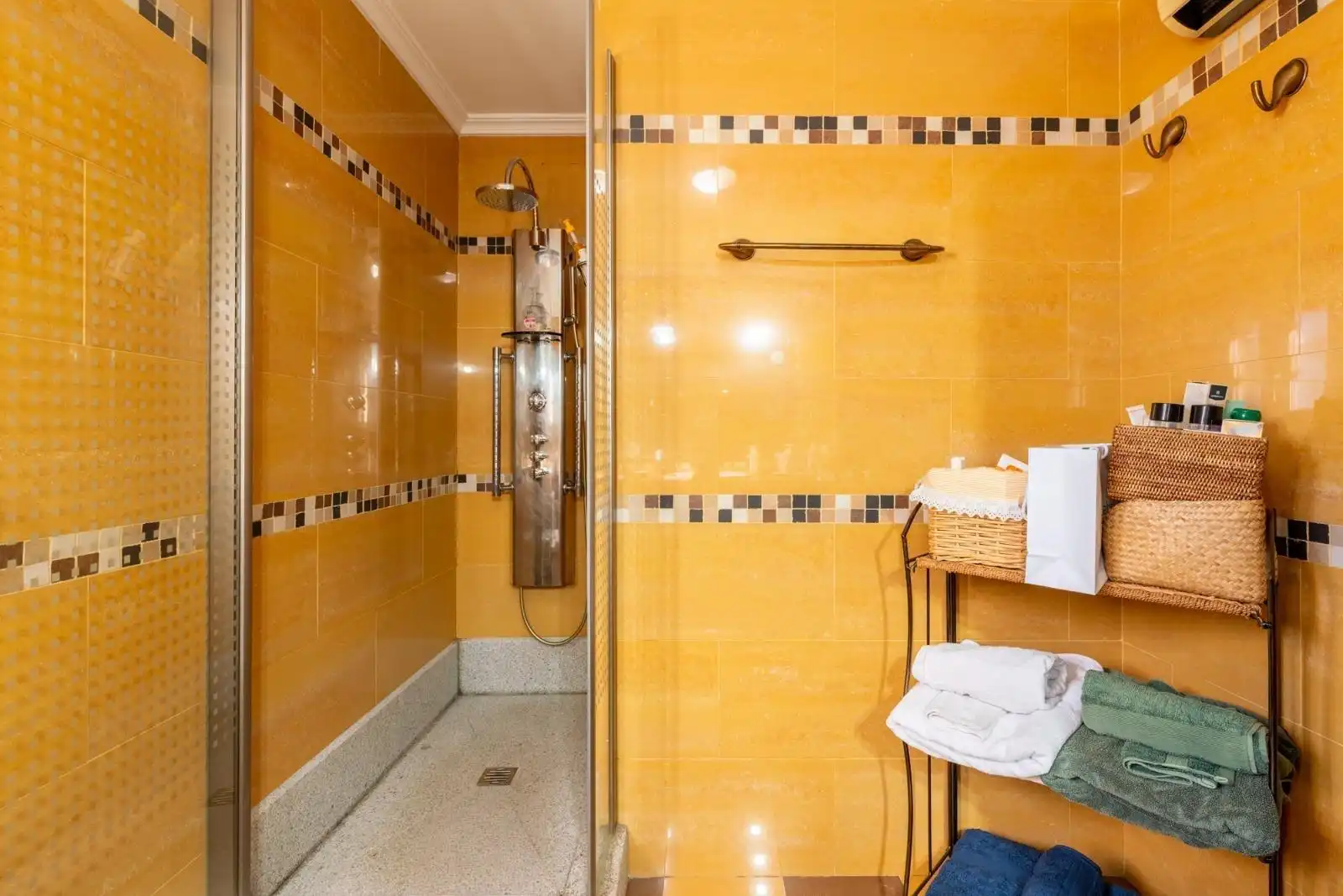 Chalet con terraza en venta en Sanlúcar la Mayor, imagen 49