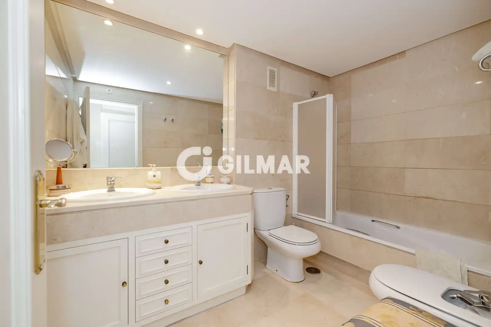 Bathroom of Apartments for sale in Marbella  with Heating, Swimming Pool and Balcony