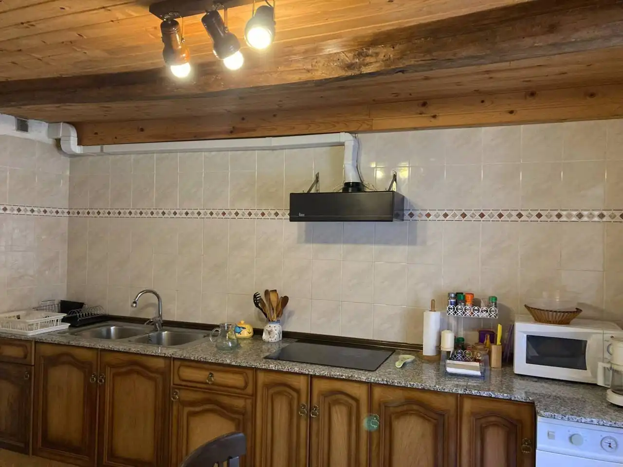 Cuina de Casa o xalet en venda en Valdepiélago amb Calefacció i Jardí privat