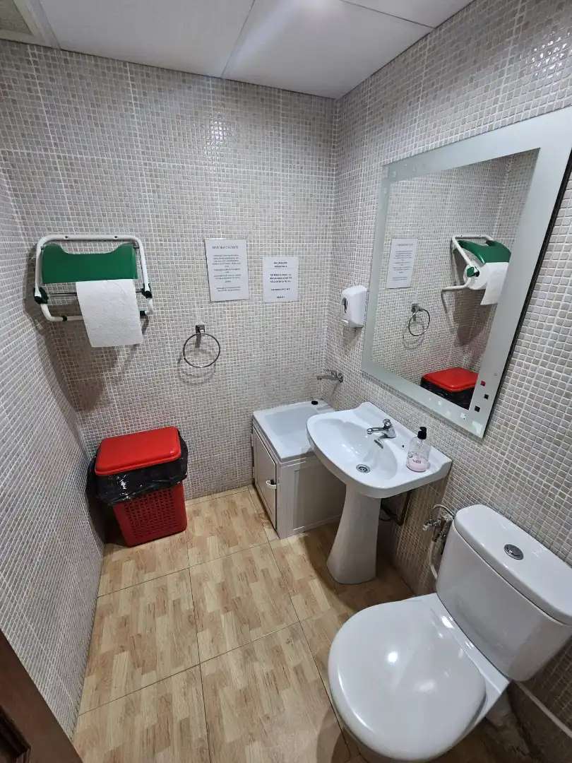 Badezimmer von Büro zur Miete in Murcia mit Klimaanlage und Möbliert
