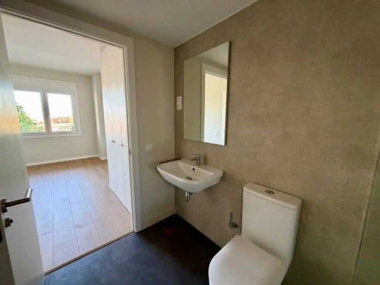 Bathroom of Flat for rent in Terrassa  with Air Conditioner, Heating and Parquet flooring