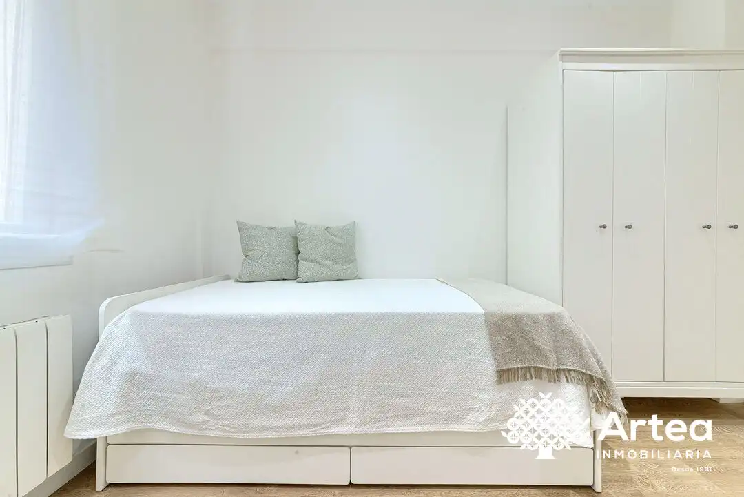 Schlafzimmer von Wohnung zum Verkauf in Bilbao  mit Heizung, Privatgarten und Möbliert