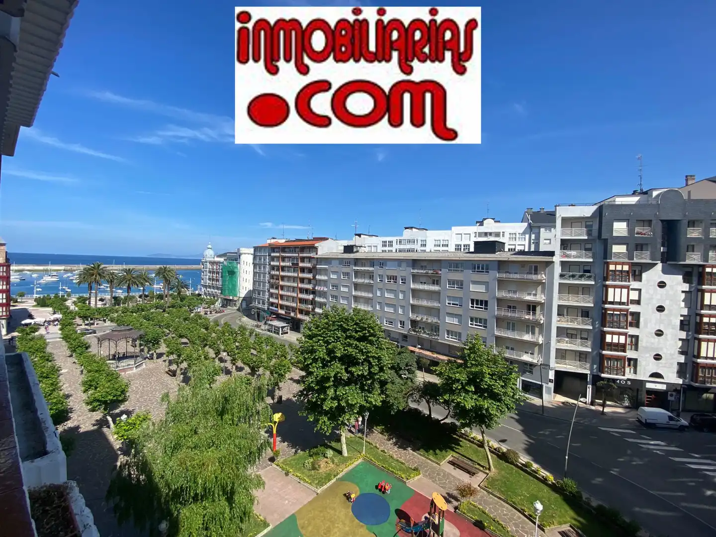 Vista exterior de Piso en venta en Castro-Urdiales con Calefacción, Terraza y Horno