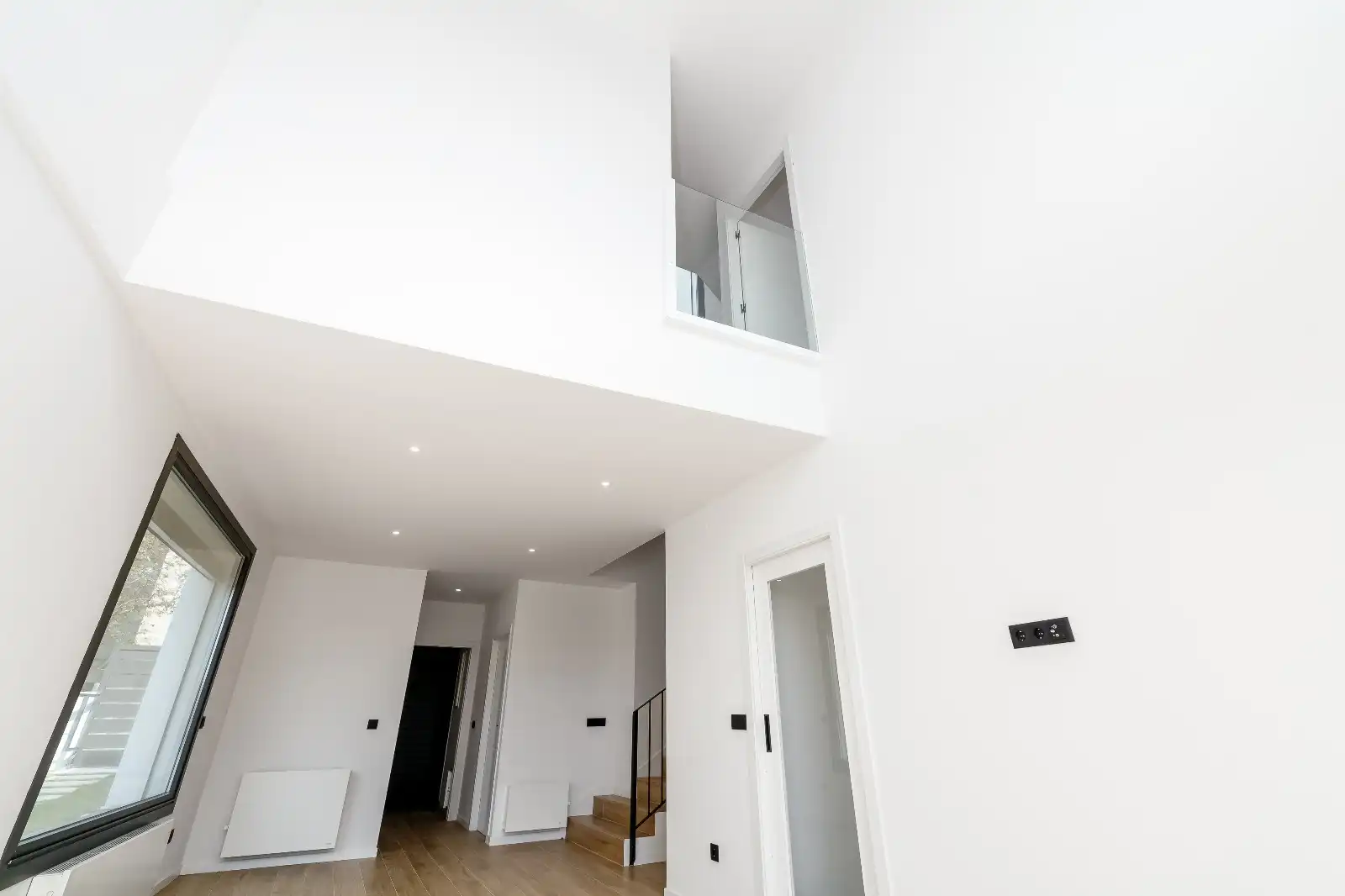 Casa adosada en venta en Vigo  con Calefacción, Jardín privado y Terraza